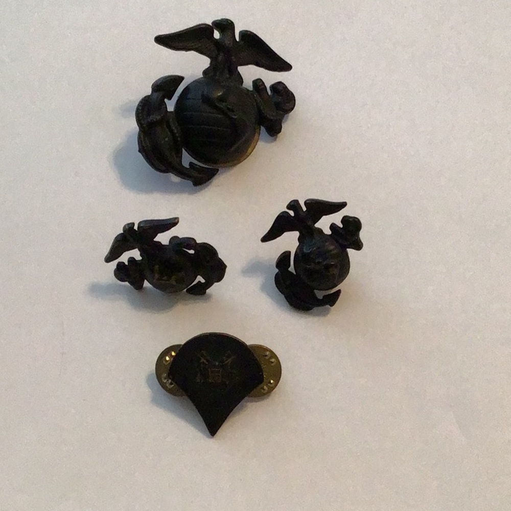 Lot of 4 USMarine Corps Lapel Pin Eagle Globe & Anchor Insignia ( no Stamped)